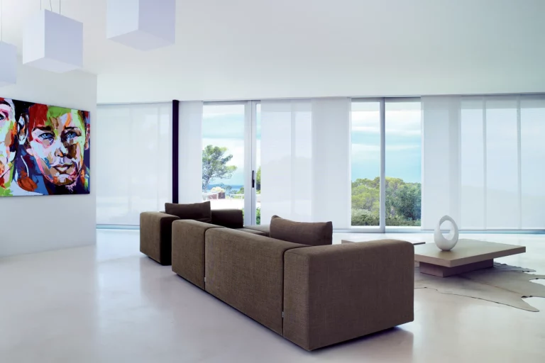 parois-panneau-coulissant-japonais-sur-mesure-blanc-salon-diaz-hdo-histoires-d-ombres copie