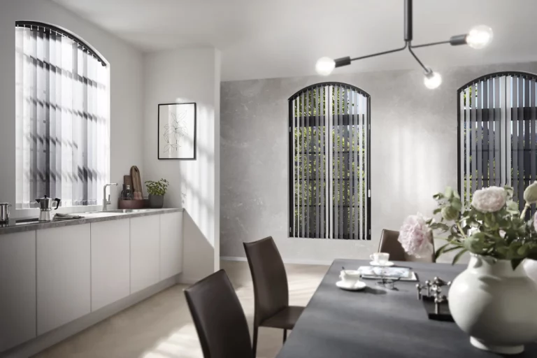 store-californien-bandes-verticales-sur-mesure-cuisine-kadeco