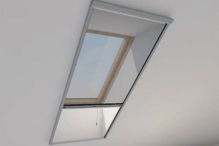 Moustiquaire_fenetre_de_toit_Mariton