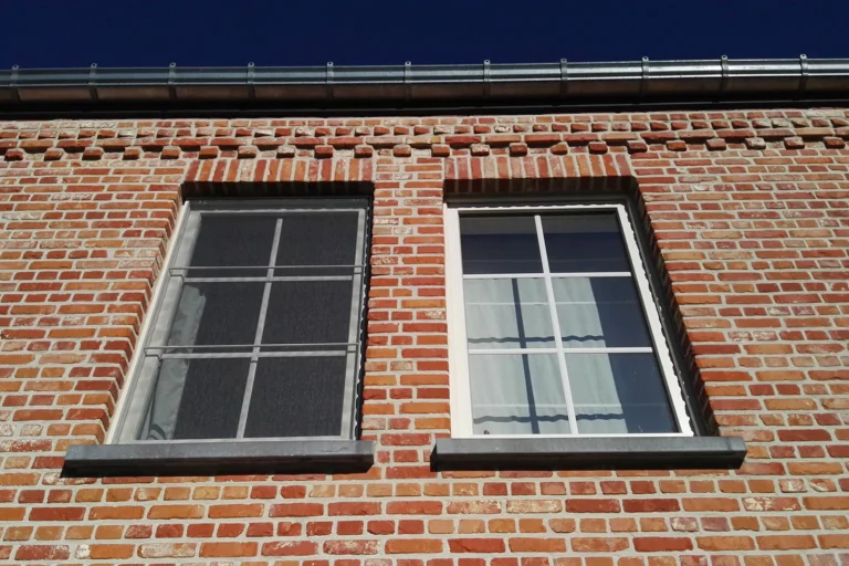 moustiquaire-cadre-a-clips-sur-mesure-aluminium-feneko-profil-16mm-ral-9001-blanc-casse-avec-et-sans-moustiquaire-hdo-histoires-d-ombres-bruxelles-nivelles