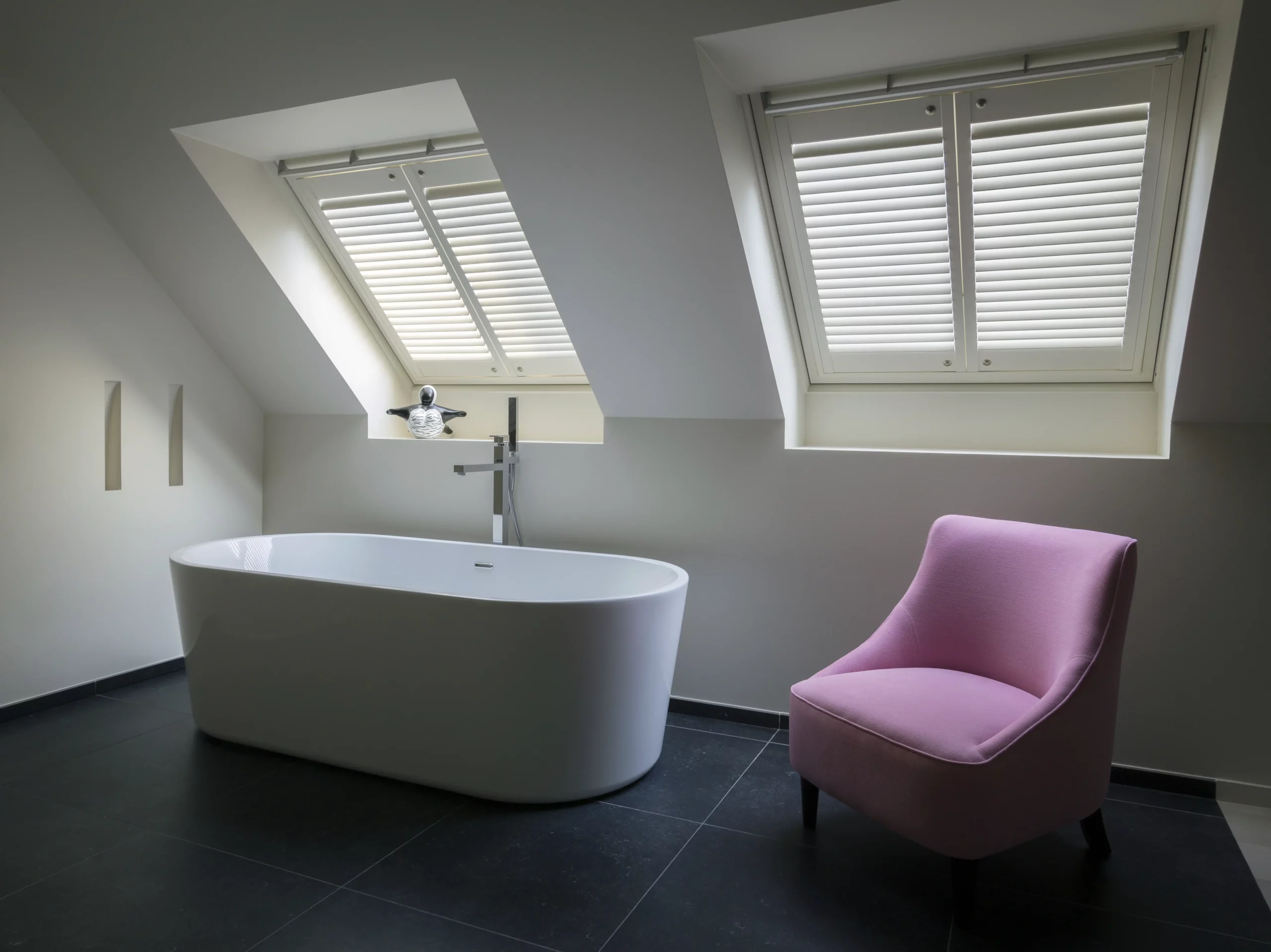 shutters-volets-en-bois-interieur-sur-mesure-fenetre-de-toit-copahome-hdo-histoires-d-ombres
