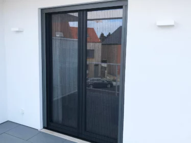 Inspiration Histoires d’Ombres : porte moustiquaire pliante Feneko