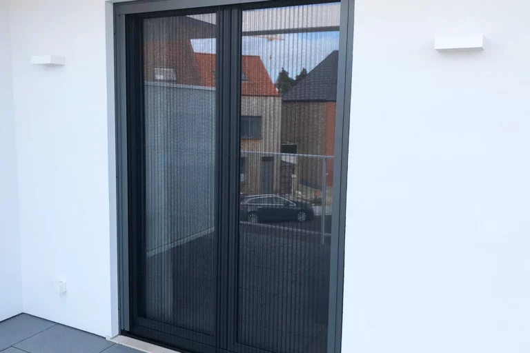 Inspiration Histoires d’Ombres : porte moustiquaire pliante Feneko